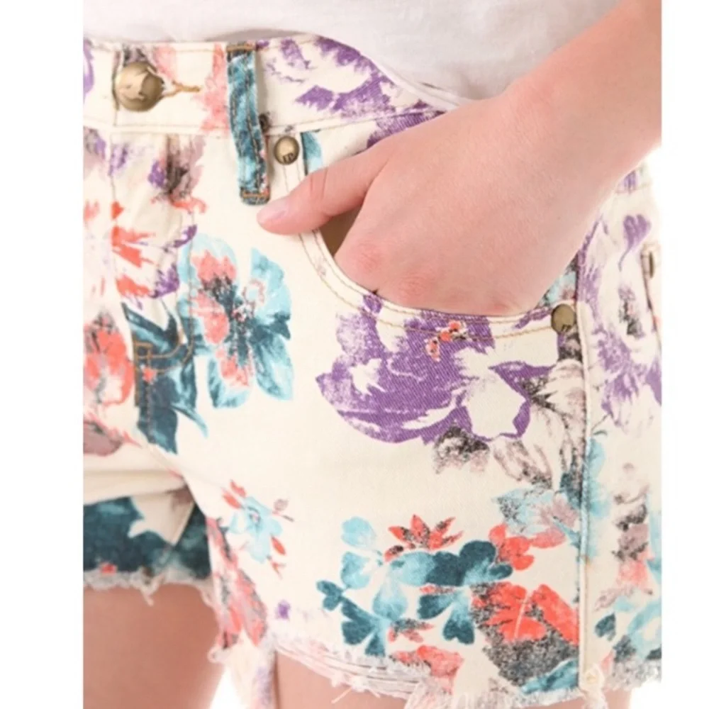 ❤️… Free People Floral Shorts